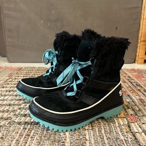 Sorel girls snow boots size 2